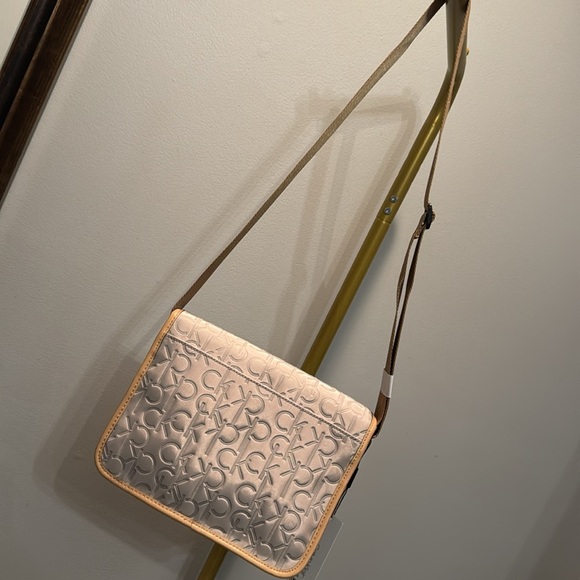 Calvin Klein Embossed Crossbody Bag NWT - Picture 10 of 16